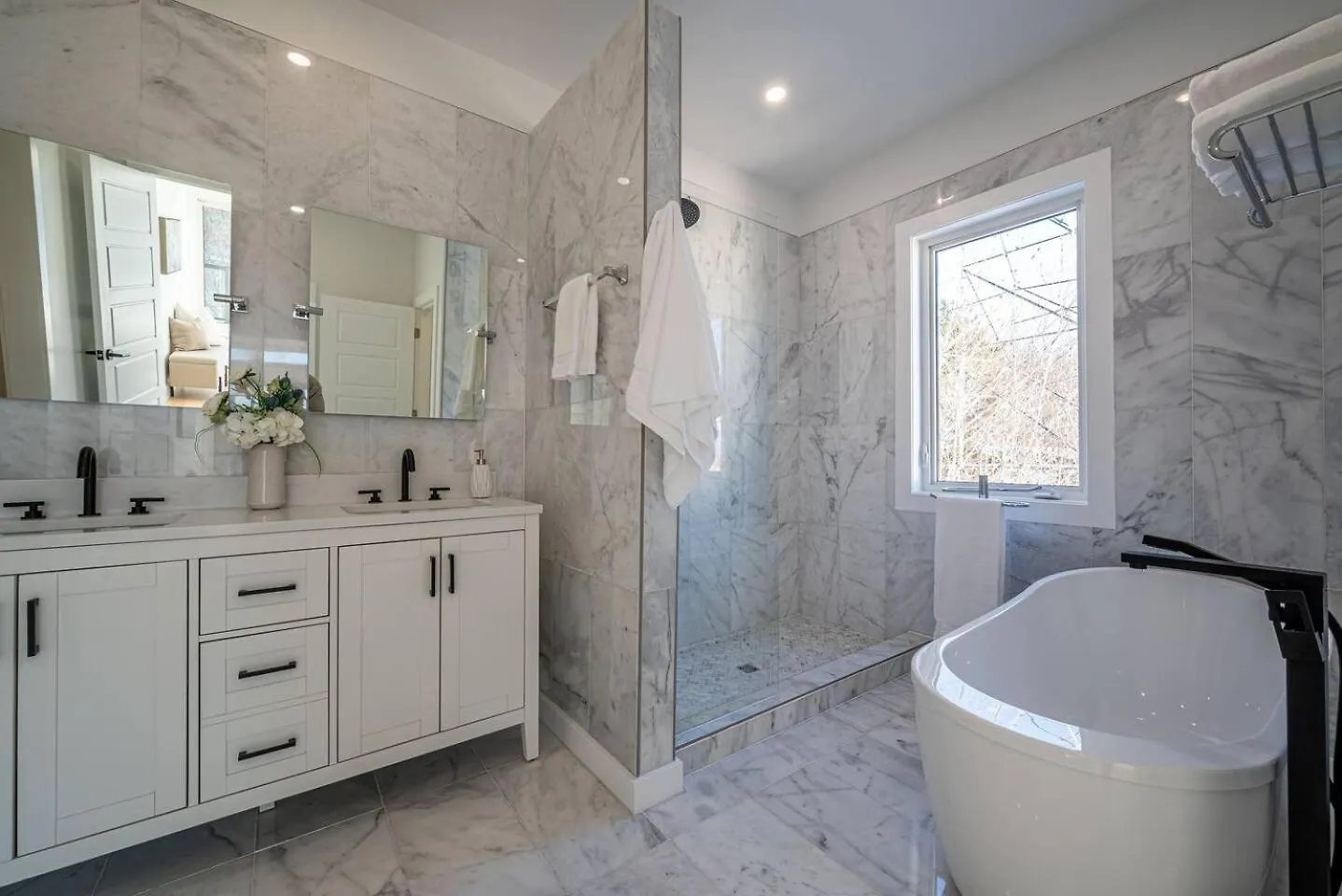 4Br 3 Bath Oceanview Modern Home Halifax 0*,  Canada